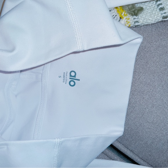 SOLD‼️Alo yoga leggings size small - Picture 3 of 3